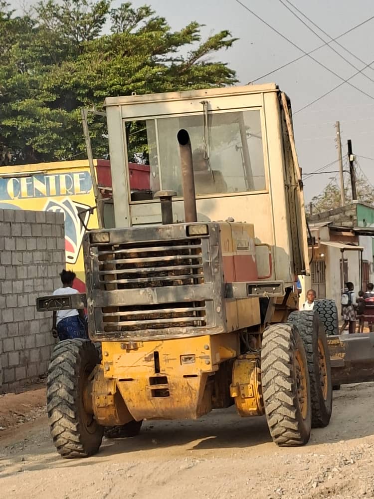 Heavy Motor Grader Front Profile